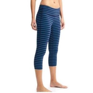 Athleta Striped navy Blue chaturanga crop Leggings size small
